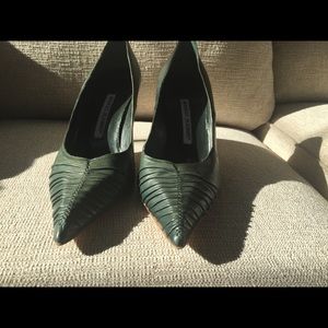 Manolo Blahnik hunter green pointed toe heels